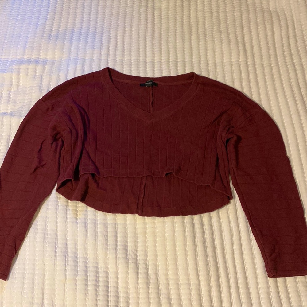 Cropped V- neck sweater. Size L.